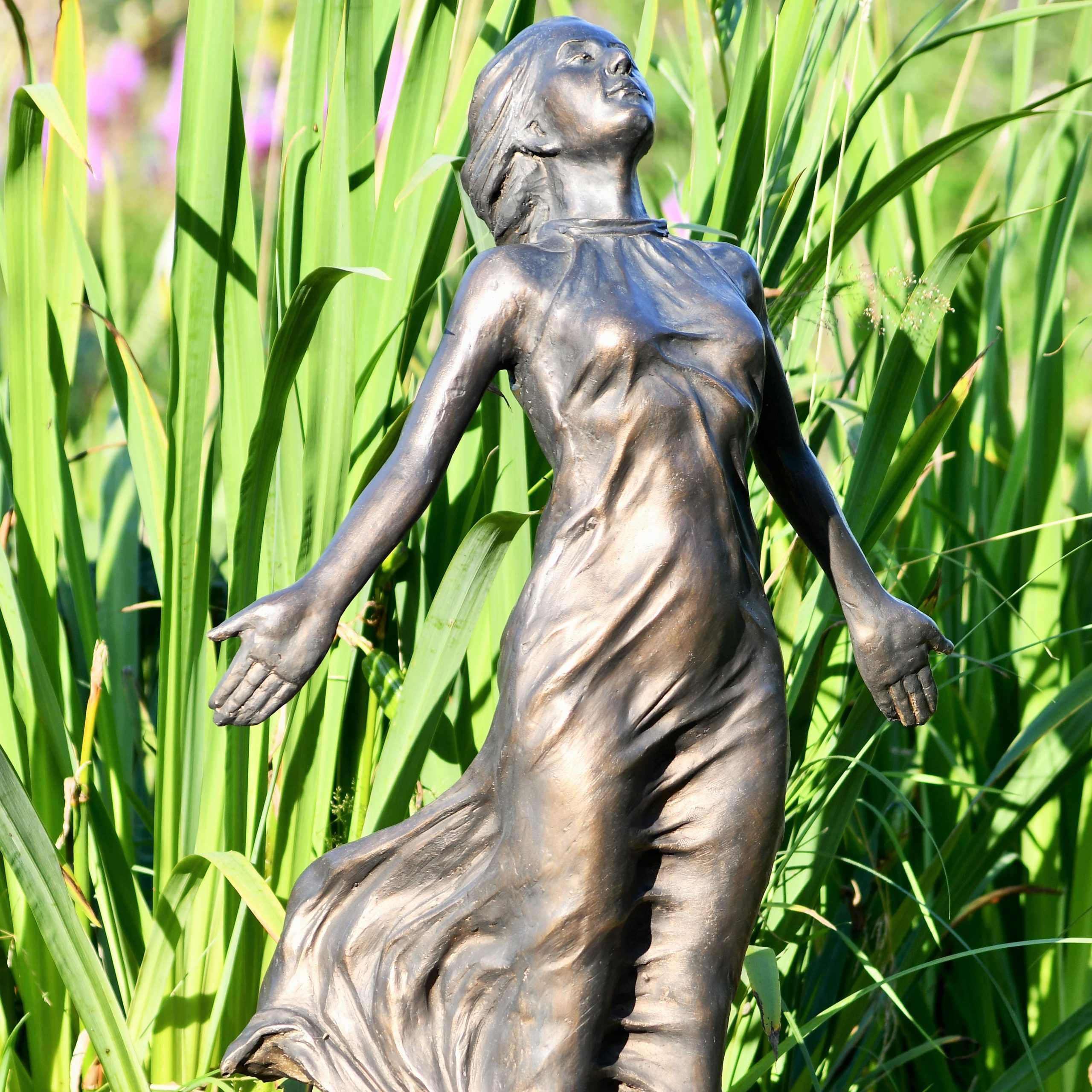 Women Bronze Statue (9) Women Bronze Statue