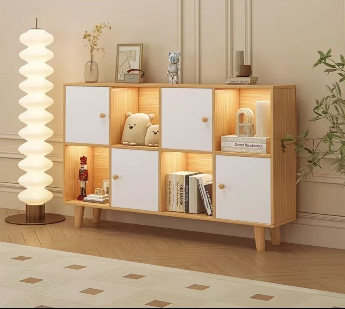 Easy-to-store large-capacity multi-compartment locker