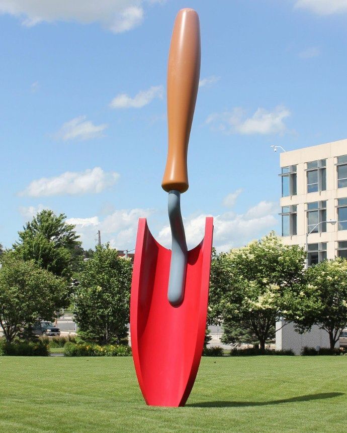 Giant FRP Garden Trowel Sculpture for Park Lawn & Landscape Art Installation - Image 3