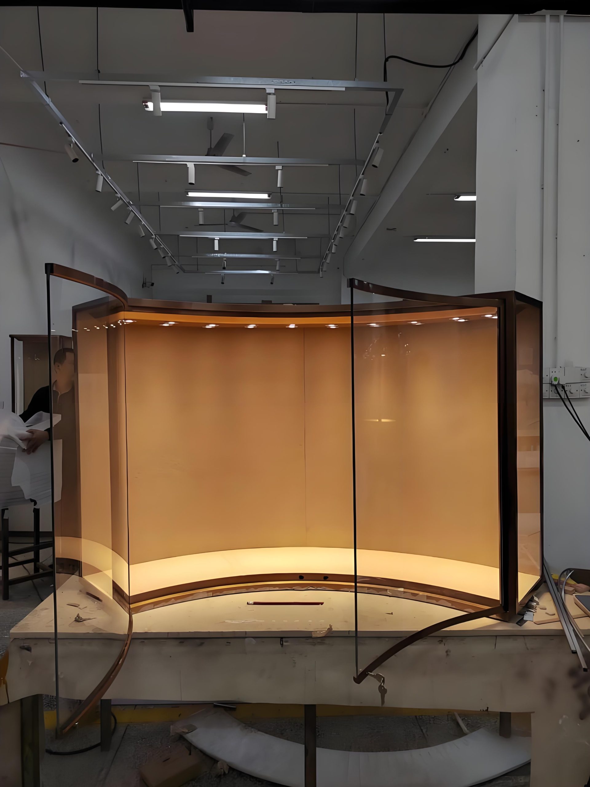 Recessed wall display case for jewelry and collectibles