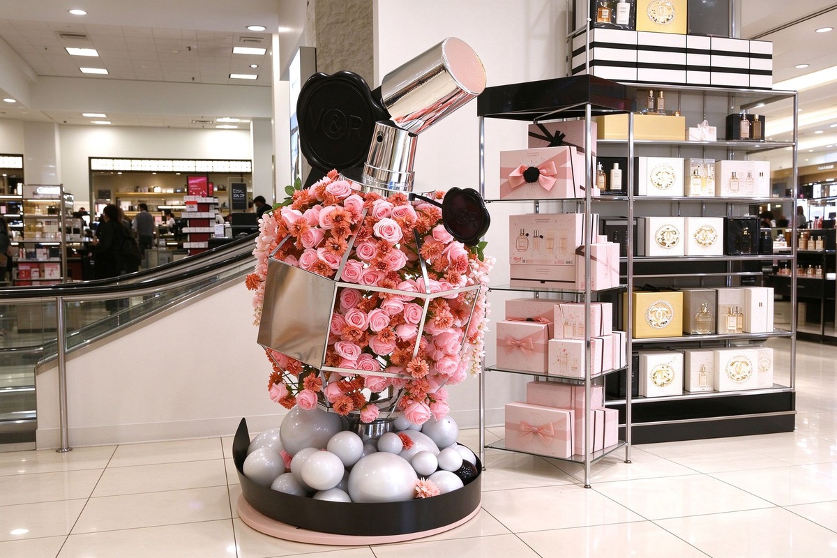 7a65-case2 Mall perfume flower installation